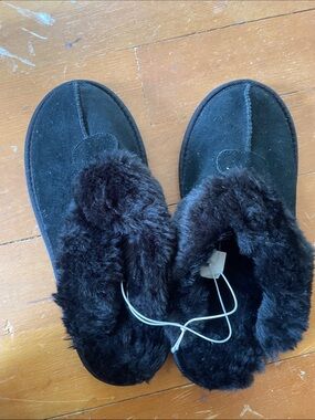 Women's Black Faux-Fur Lined Slip-On Slippers
